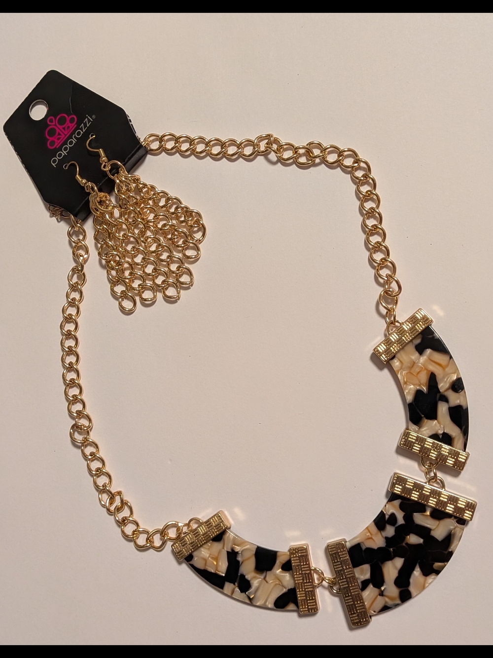 paparazzi Gold-Tone Black &β Cream Tortoiseshell Bib Necklace